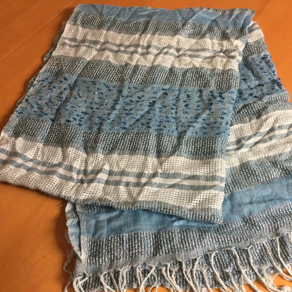 🎉🎈SALE 🎈🎉Maurices scarf in blues NWOT